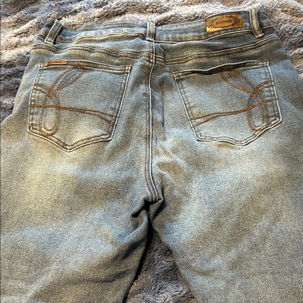 Trendy Distressed Gray Skinny Jeans - Picture 7 of 9